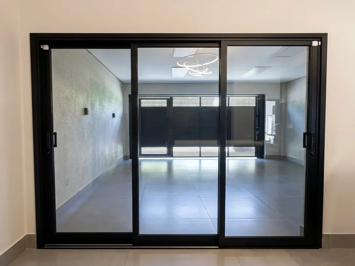 Acabamento de Porta de Vidro